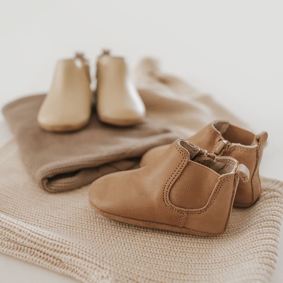 Leather Chelsea Boot | Color 'Sand' | Soft Sole Mitts & Booties Consciously Baby 