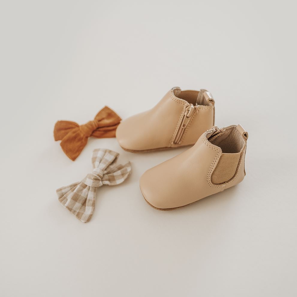 Leather Chelsea Boot | Color 'Honey' | Soft Sole Mitts & Booties Consciously Baby 
