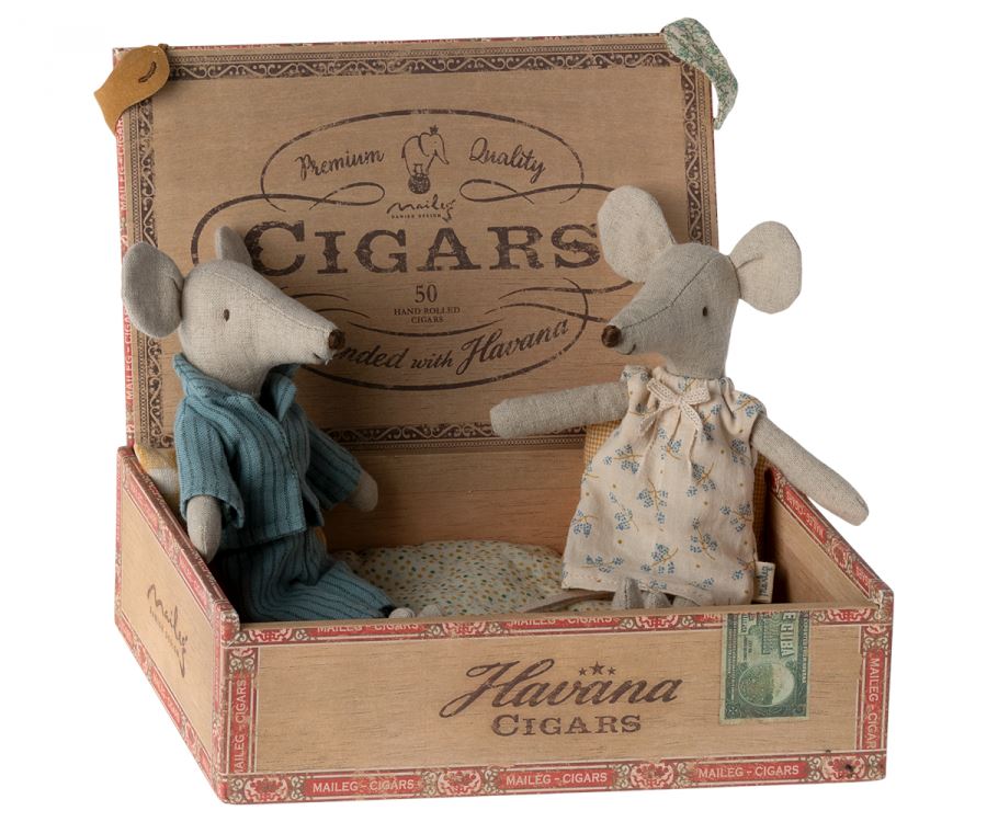 Presale Mum and dad mice in cigarbox Maileg 