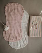 Muslin Burp Cloth Organic Cotton 2-Pack (Blush/Fog) | Mushie - Baby Feeding Accessories