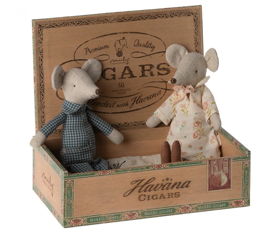 Grandma and Grandpa mice in cigarbox Maileg 