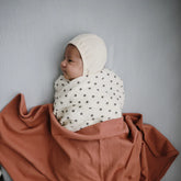 Muslin Swaddle Blanket (Black Daisy) | Mushie - Baby Bedding