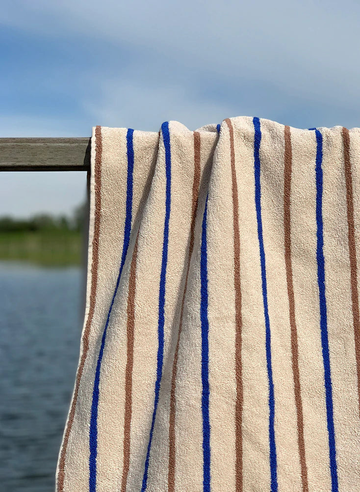 Raita Hooded Towel - Caramel / Optic Blue OYOY 