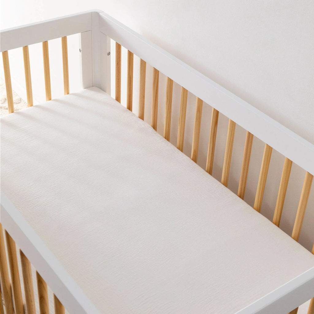 Babyletto | Crib Sheet in GOTS Certified Organic Muslin Cotton | White